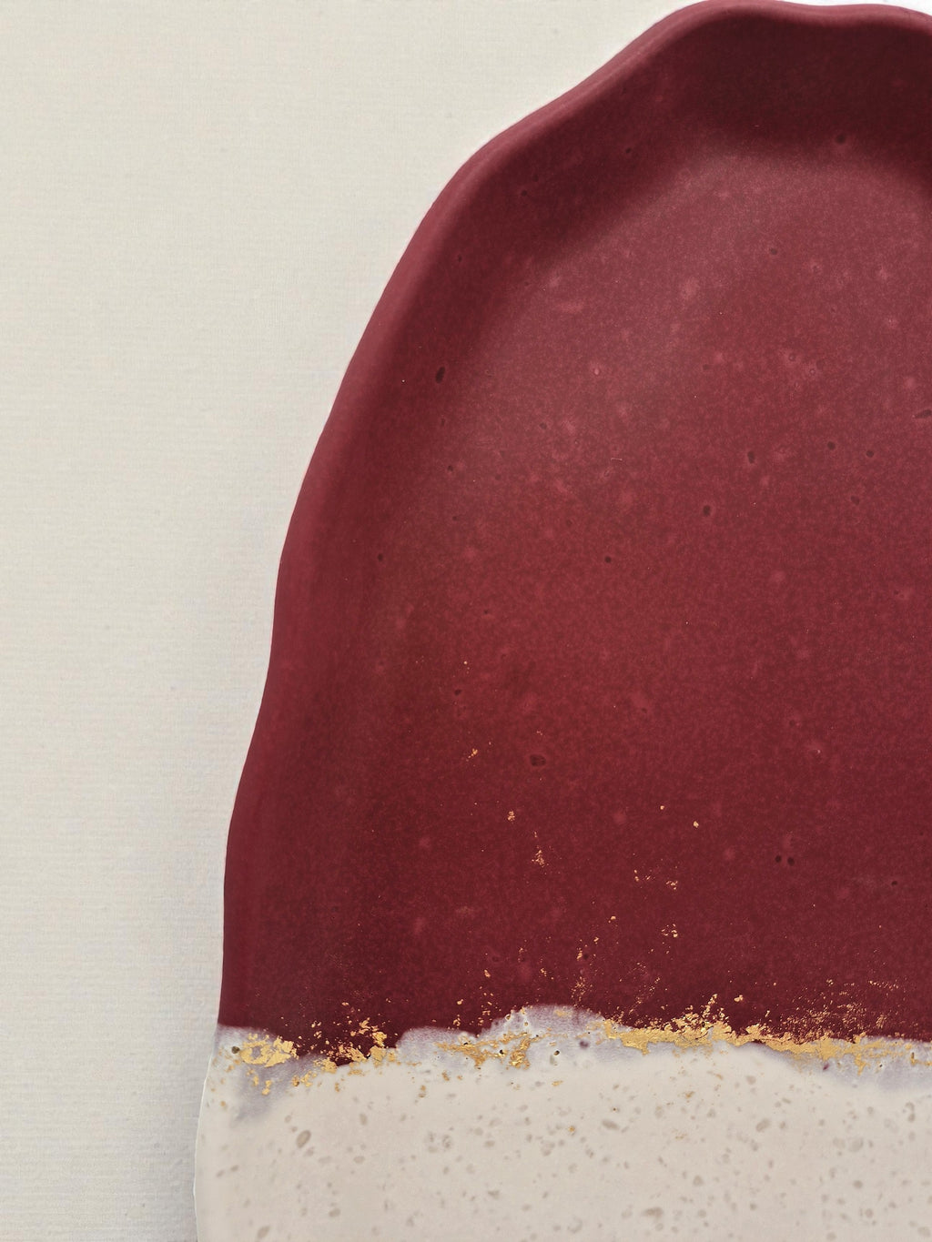 Organischer Teller "Divide Rouge"