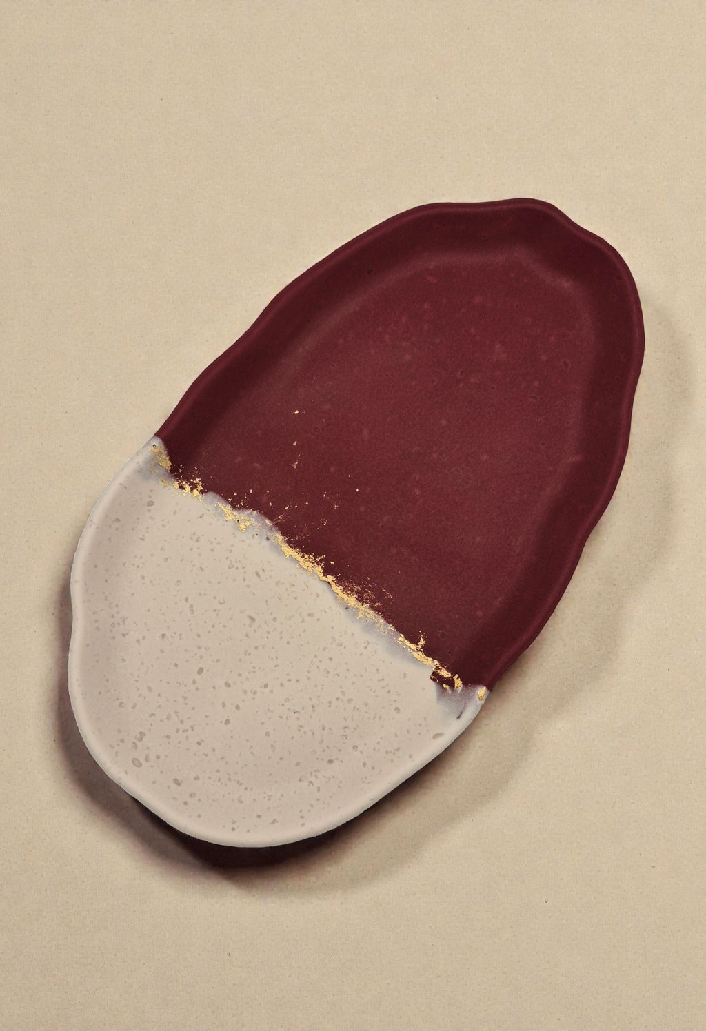 Organischer Teller "Divide Rouge"